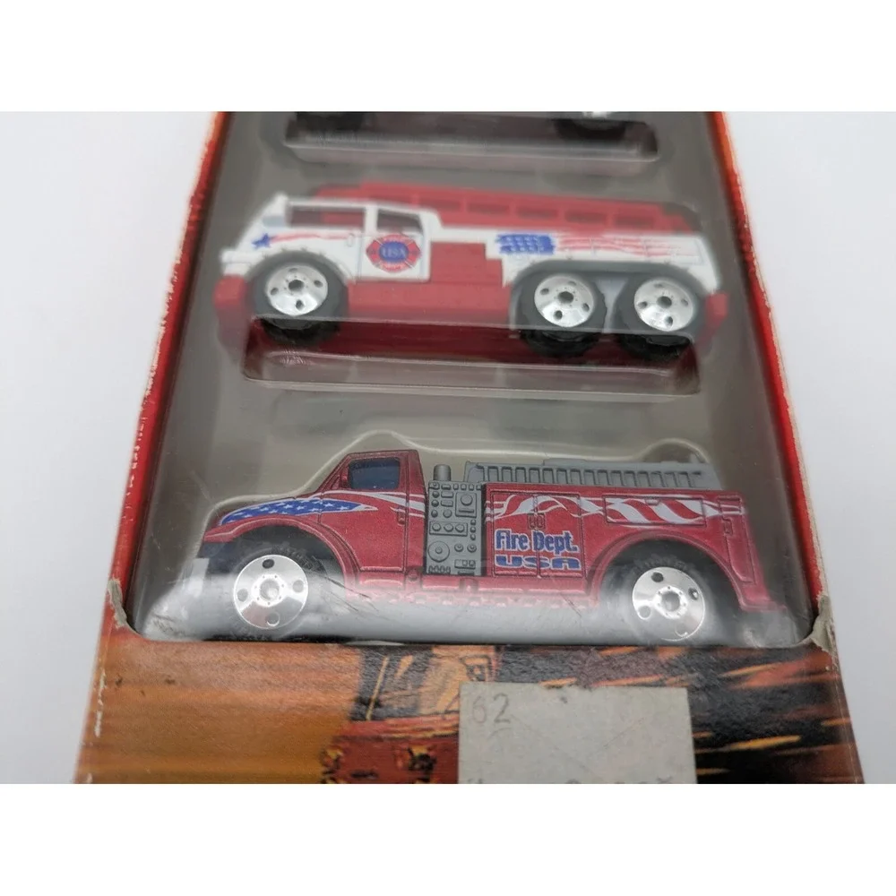 VTG Mattel Matchbox Hero City Fire Heroes 3-Pack Diecast Fire Trucks 2002 NIB